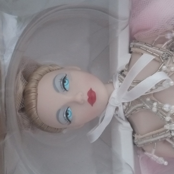 Ashton Drake Bird of Paradise Gene Doll SIGNED BY MEL ODOM NRFB w SHIPPER BOX - Picture 3 of 13